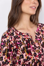 Load image into Gallery viewer, Soya Feminine Printed Blouse
