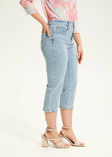 Load image into Gallery viewer, FDJ Suzanne Capri Denim
