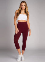 Load image into Gallery viewer, Bamboo 3/4 Length Leggings
