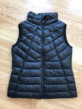 Load image into Gallery viewer, Ultra Light Puffer Vest: 4 colours!
