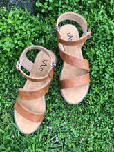 Load image into Gallery viewer, Miley Sandal : Tan or Black
