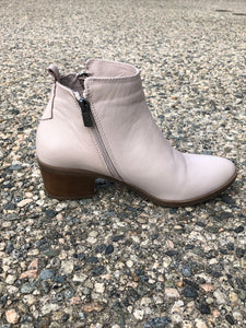 LEATHER Light Gray Carmen Boot