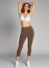 Load image into Gallery viewer, Bamboo 3/4 Length Leggings
