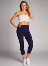 Load image into Gallery viewer, Bamboo 3/4 Length Leggings
