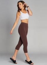 Load image into Gallery viewer, Bamboo 3/4 Length Leggings

