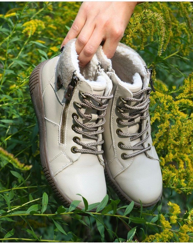 Waterproof Off White Kenzie Boot, Powell River, BC