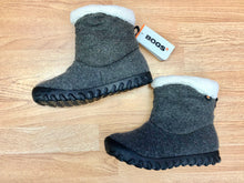 Load image into Gallery viewer, Waterproof Grey Pull On BOGS
